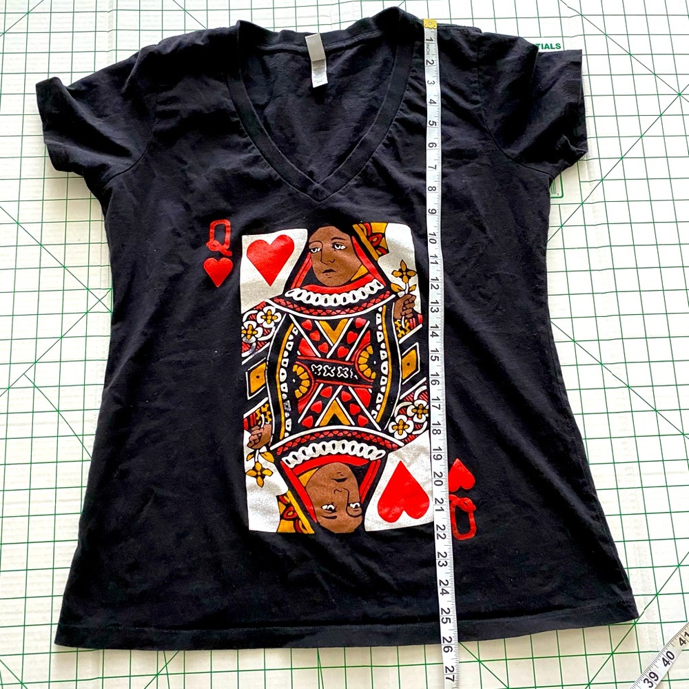Queen of Hearts graphic tee